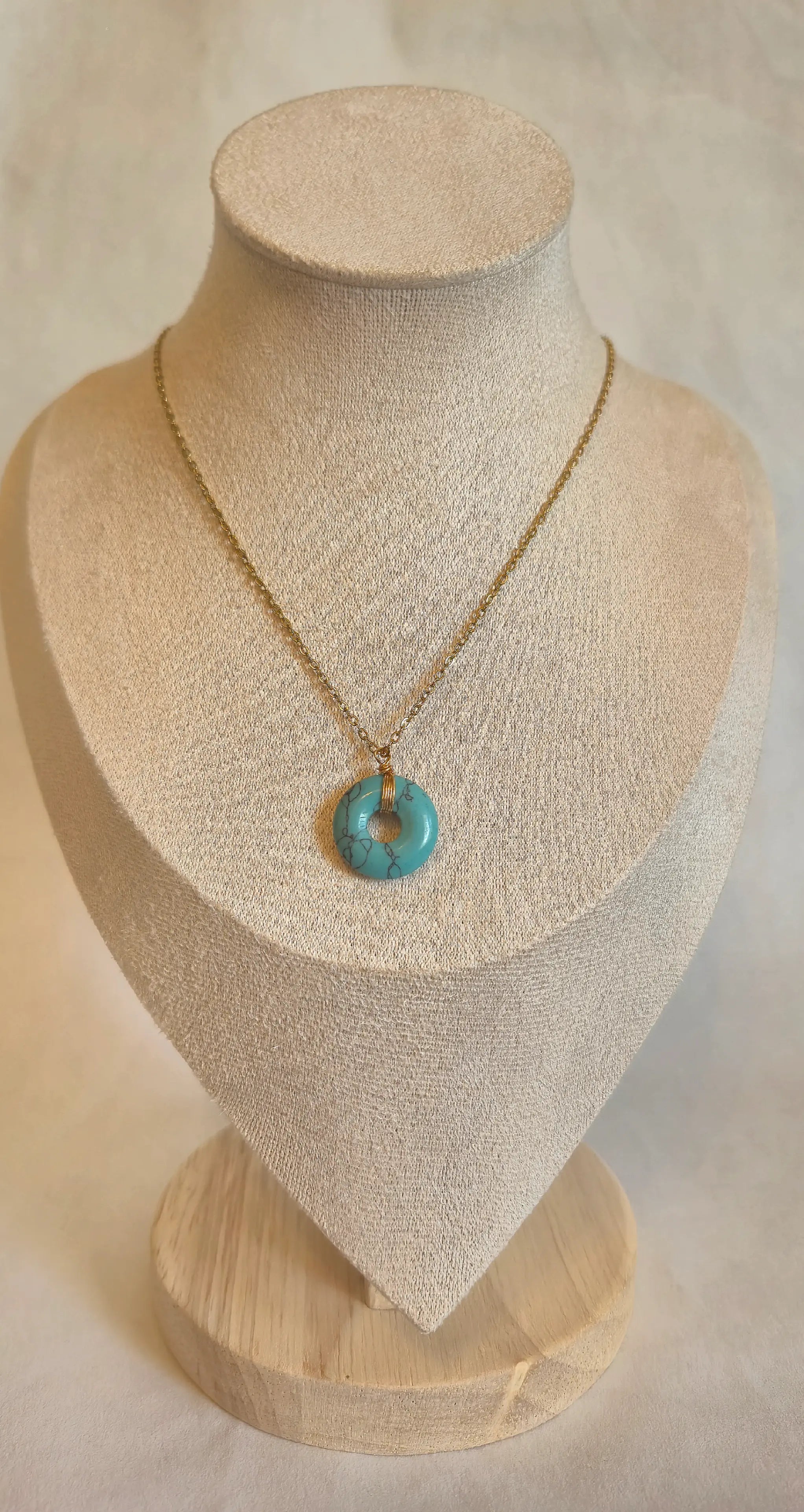 Collier boucle de paix